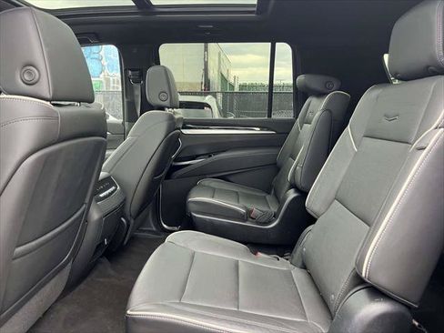 Used 2025 Cadillac Escalade ESV Sport w/ LPO, ONYX Package AWD/4WD image 15