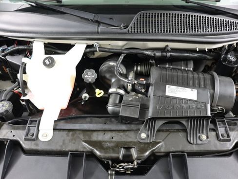 Used 2017 Chevrolet Express 2500 image 33