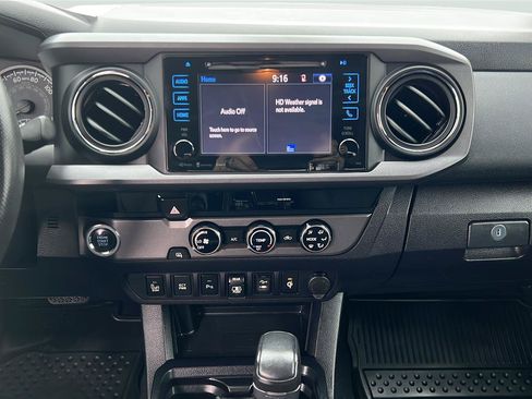 Used 2018 Toyota Tacoma TRD Sport w/ Technology Package RWD image 10