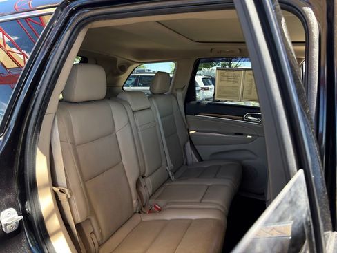 Used 2011 Jeep Grand Cherokee Limited w/ Luxury Group II AWD/4WD image 16