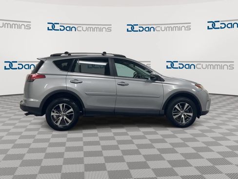Used 2017 Toyota RAV4 XLE AWD/4WD image 9