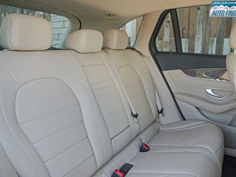 Used 2019 Mercedes-Benz GLC 300 4MATIC image 23
