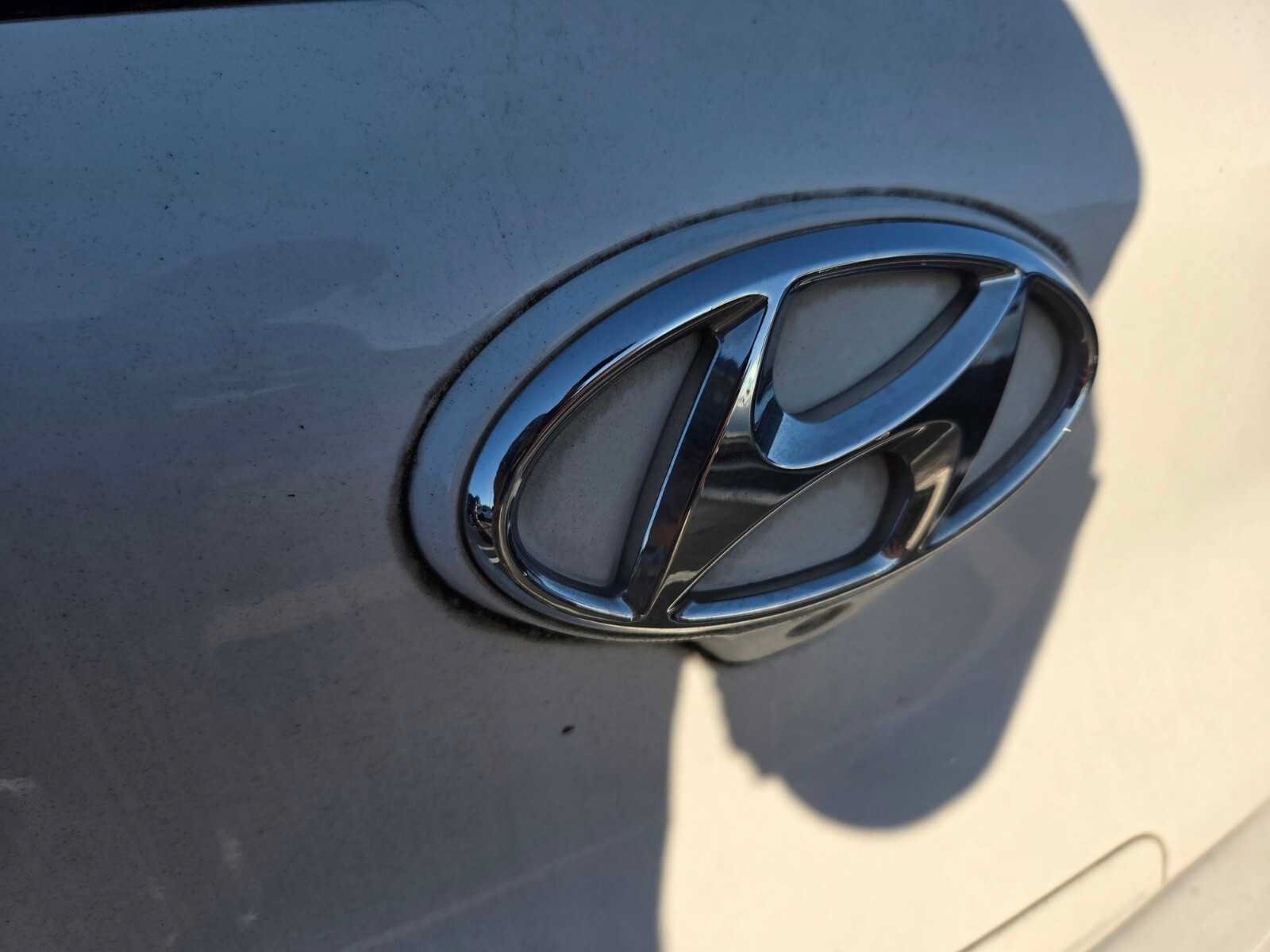 Used 2018 Hyundai Elantra GT w/ Style Package 02 FWD image 4