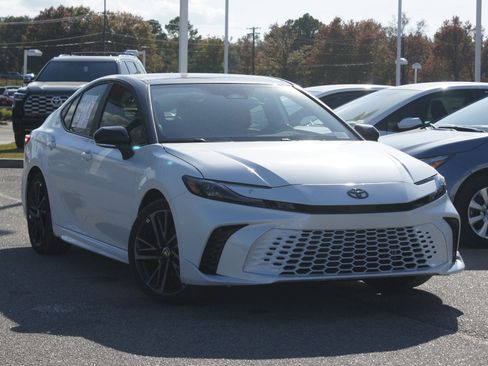 Used 2026 Toyota Camry XSE w/ Premium Package FWD image 18
