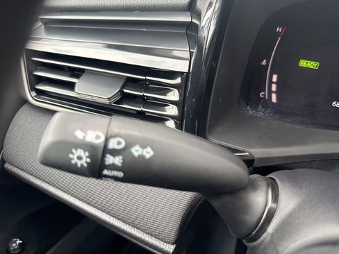 Used 2025 Toyota Camry LE image 28