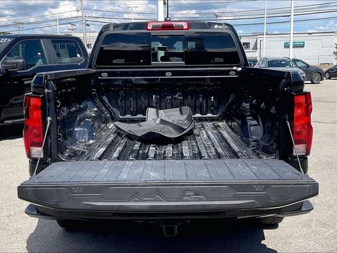 Used 2024 Chevrolet Colorado W/T AWD/4WD image 31