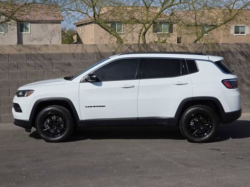 Used 2024 Jeep Compass Latitude image 6