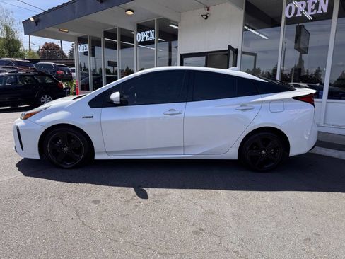 Used 2021 Toyota Prius FWD image 4