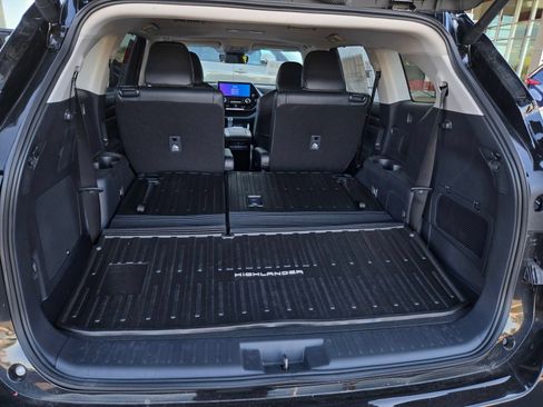 Certified 2026 Toyota Highlander Limited AWD/4WD image 27