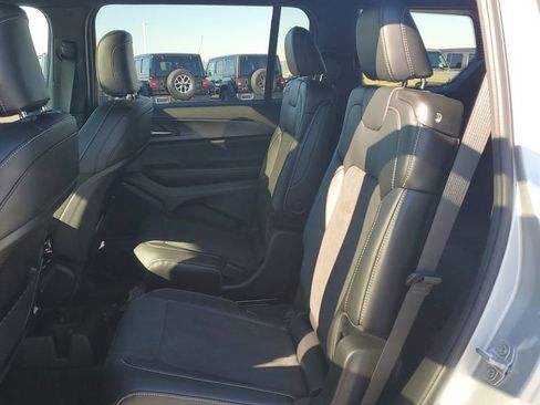 New 2025 Jeep Grand Cherokee L Altitude image 14