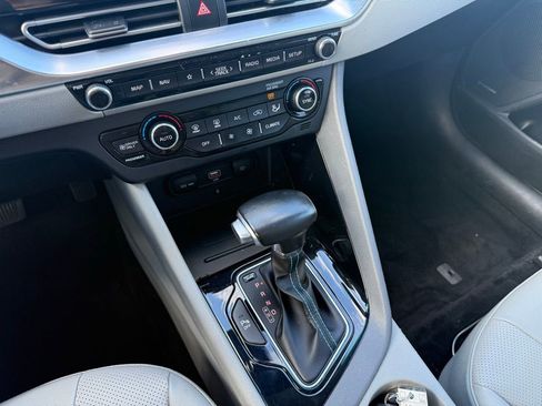 Certified 2022 Kia Niro EX Premium image 19