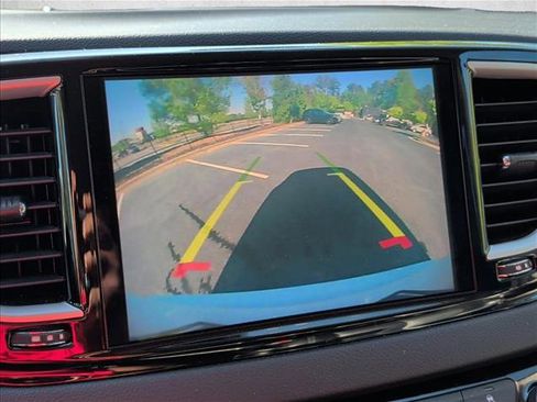 Used 2022 Chrysler Pacifica Touring-L FWD image 14