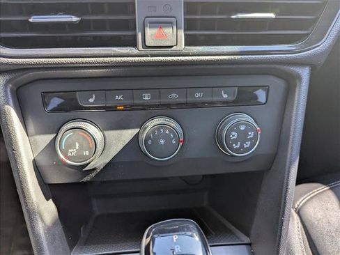 Used 2022 Volkswagen Taos SE FWD image 19