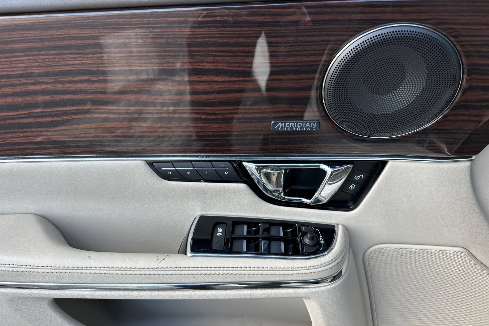 Used 2016 Jaguar XJ R-Sport RWD image 12