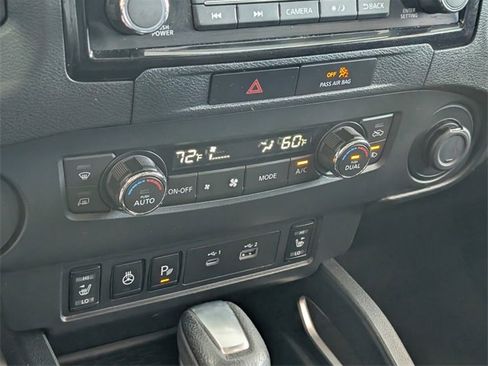 Used 2022 Nissan Frontier SV w/ SV Premium Package image 21