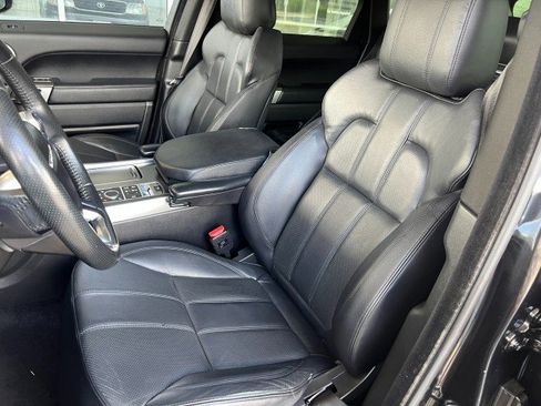 Used 2017 Land Rover Range Rover Sport SE image 12