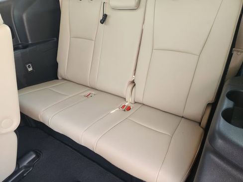 Used 2023 Toyota Highlander Limited FWD image 21