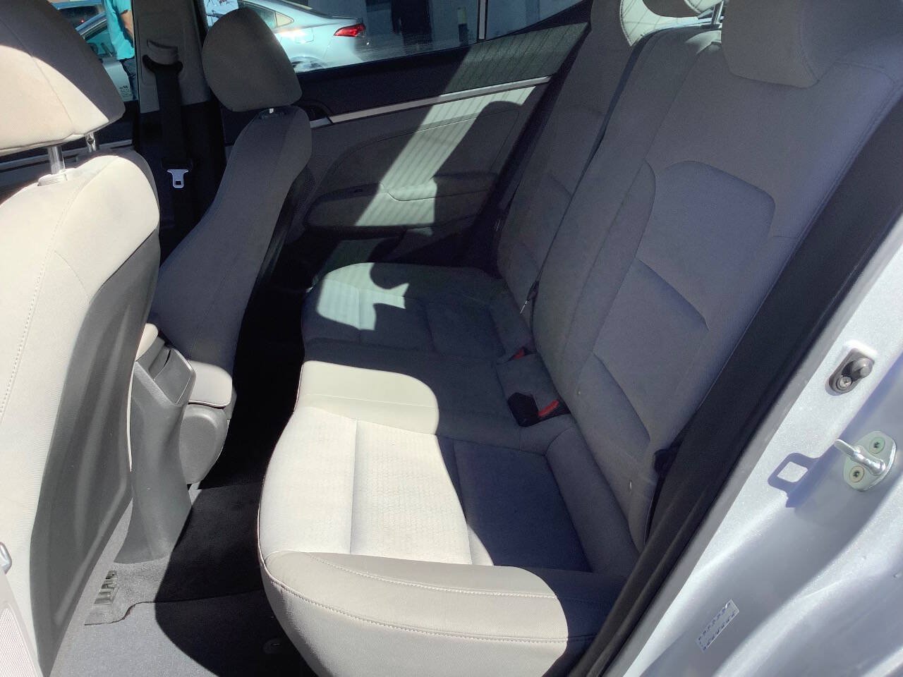 Used 2017 Hyundai Elantra SE FWD image 27