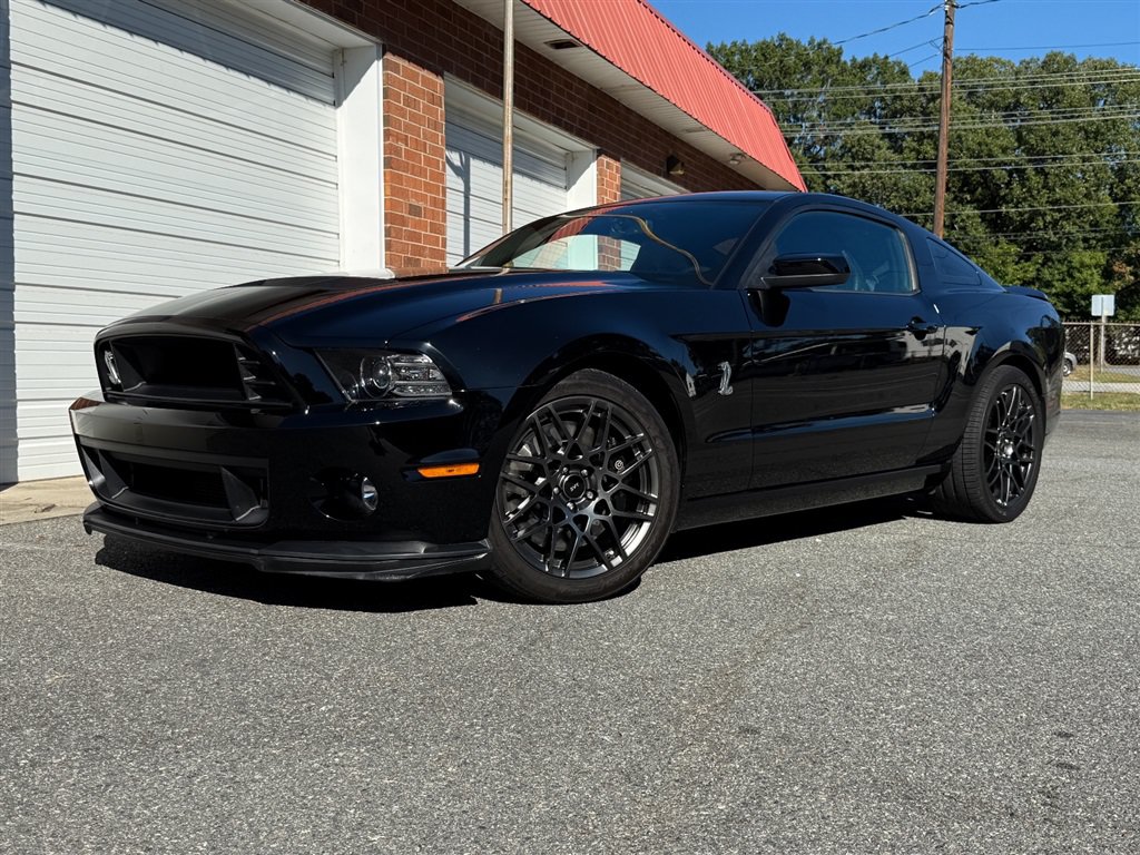 Used 2014 Ford Mustang Shelby GT500 w/ Equipment Group 821A RWD image 2