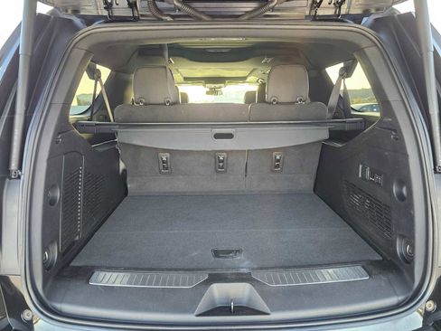 Used 2023 Chevrolet Suburban Z71 w/ Luxury Package image 15