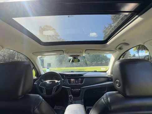 Used 2018 Cadillac XT5 Luxury w/ Driver Awareness Package image 14