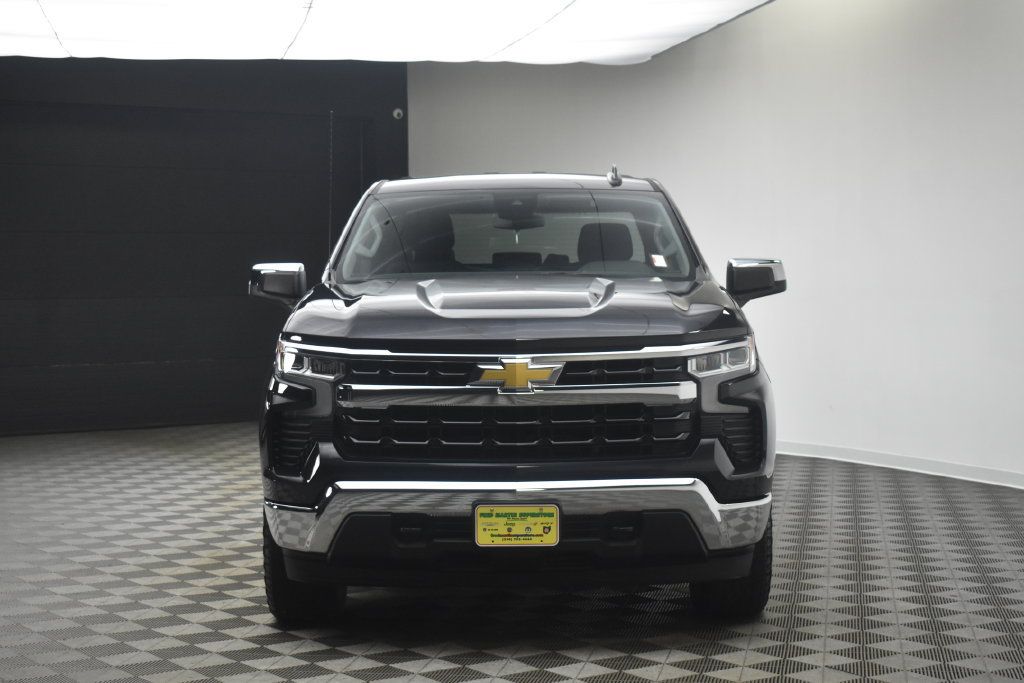 Used 2023 Chevrolet Silverado 1500 LT AWD/4WD image 16