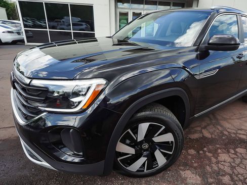Used 2025 Volkswagen Atlas Cross Sport SEL AWD/4WD image 50