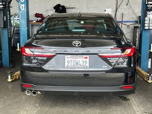 Used 2025 Toyota Camry SE image 4
