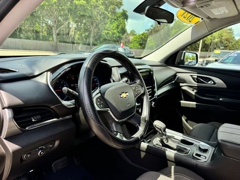 Used 2021 Chevrolet Traverse LT FWD image 30