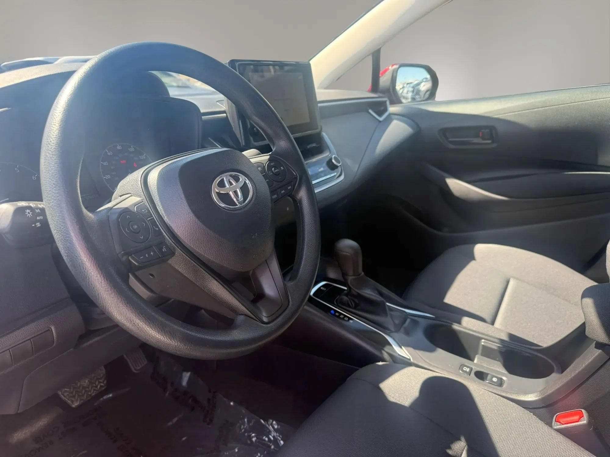 Used 2025 Toyota Corolla LE FWD image 9