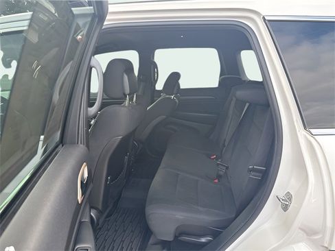 Used 2017 Jeep Grand Cherokee Laredo w/ Quick Order Package 23E image 10