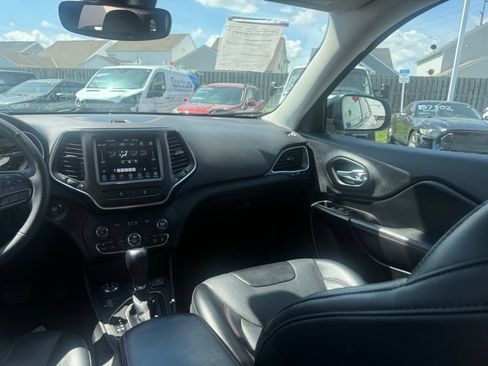 Used 2022 Jeep Cherokee Trailhawk w/ Premium Leather Package AWD/4WD image 41