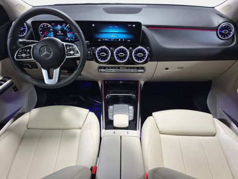 Used 2021 Mercedes-Benz GLA 250 w/ Premium Package image 9