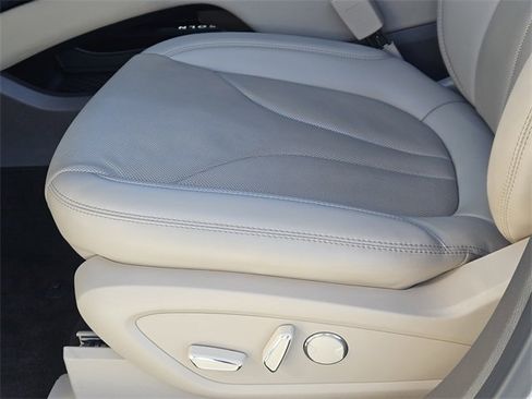 Certified 2022 Lincoln Nautilus Reserve w/ Equipment Group 202A image 24