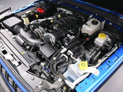 Used 2025 Jeep Wrangler Sport image 39