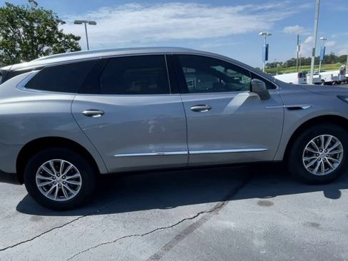 Used 2023 Buick Enclave Essence FWD image 9
