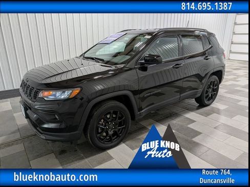 Used 2025 Jeep Compass Latitude w/ Convenience Group AWD/4WD image 1
