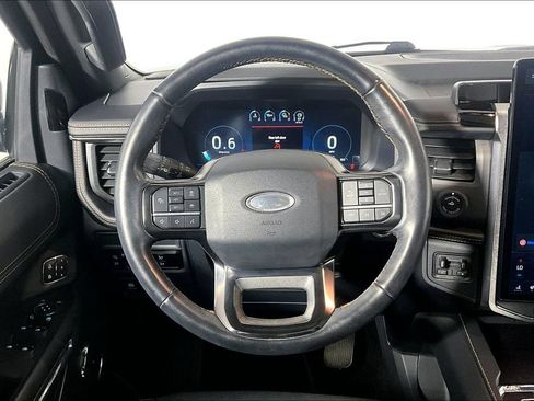 Used 2023 Ford Expedition Platinum AWD/4WD image 5