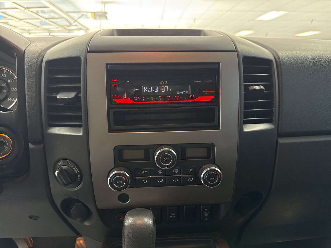 Used 2009 Nissan Titan LE AWD/4WD image 20