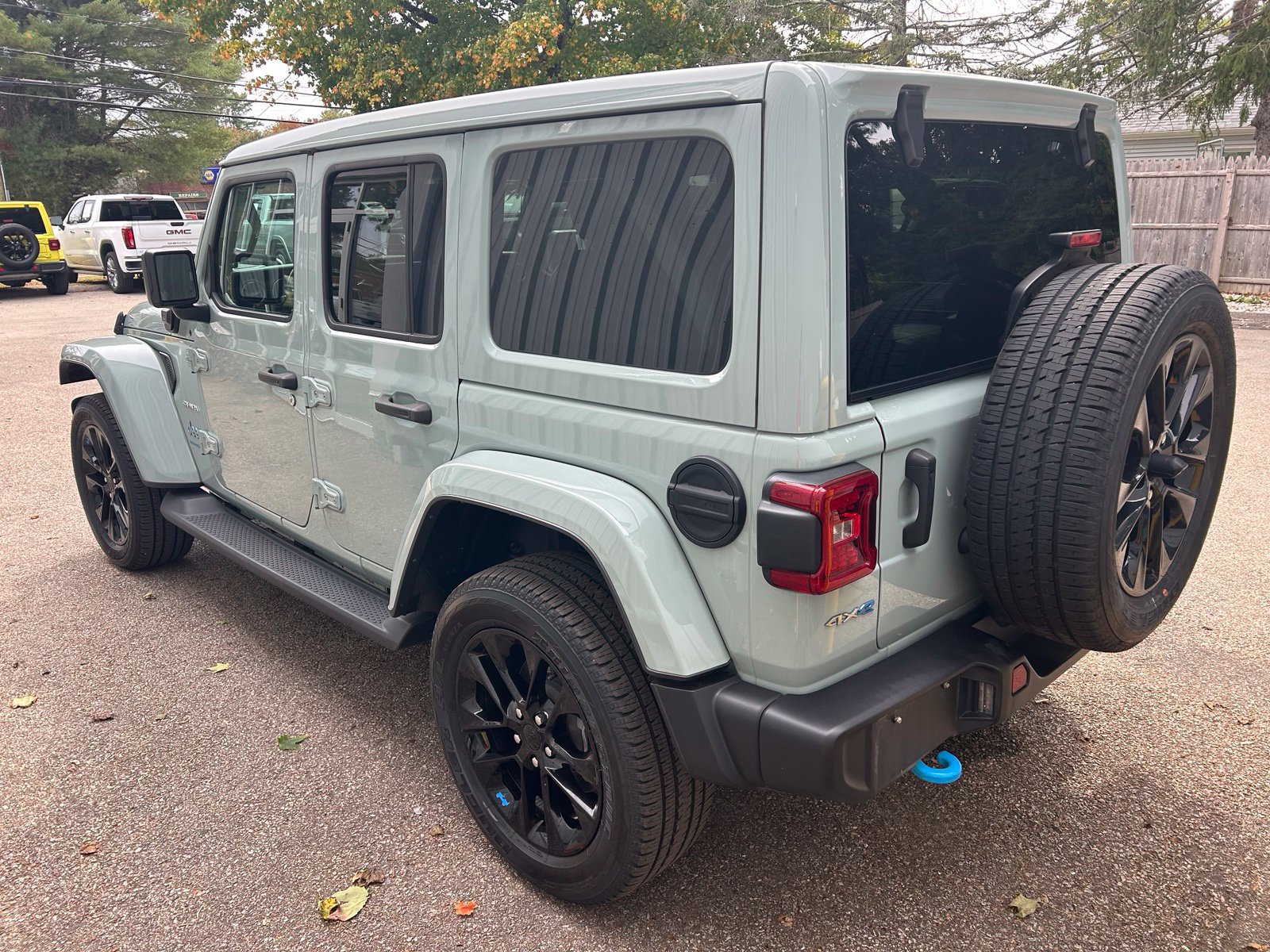 Used 2023 Jeep Wrangler Unlimited Sahara w/ Cold Weather Group AWD/4WD image 7