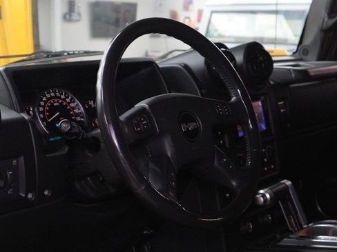 Used 2005 HUMMER H2 SUT w/ Preferred Equipment Group image 42