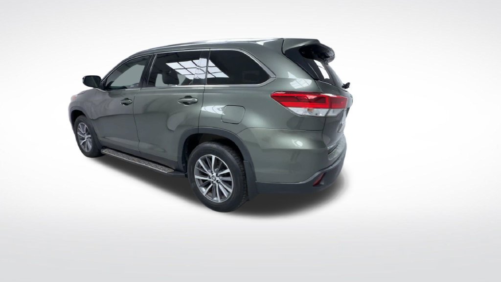 Used 2019 Toyota Highlander XLE AWD/4WD image 6