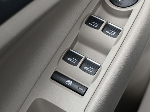 Used 2017 Ford Escape Titanium image 13