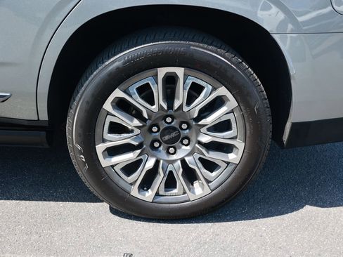 Used 2023 GMC Yukon Denali Ultimate AWD/4WD image 10