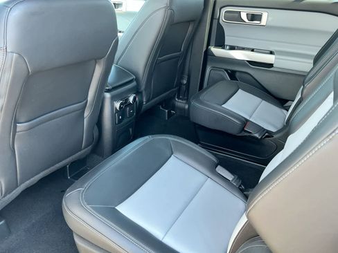 Used 2024 Ford Explorer XLT w/ Equipment Group 202A AWD/4WD image 18