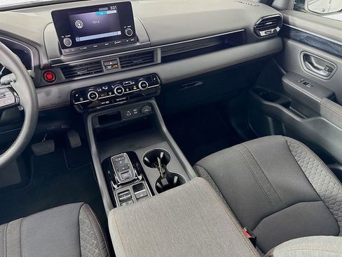 Used 2025 Honda Pilot Sport image 28
