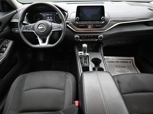 Used 2025 Nissan Altima 2.5 SV FWD image 13