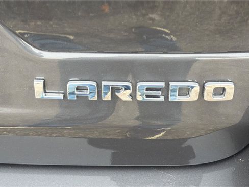 Used 2023 Jeep Grand Cherokee Laredo w/ Luxury Tech Group I AWD/4WD image 23