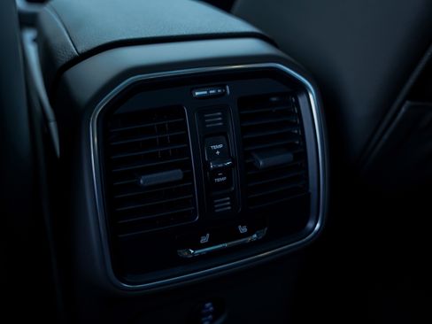 Certified 2025 Porsche Macan image 26