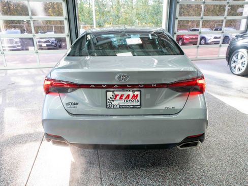 Used 2019 Toyota Avalon XLE image 3